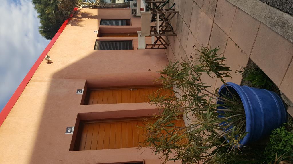Hotel L'Hacienda Martigues Exterior photo